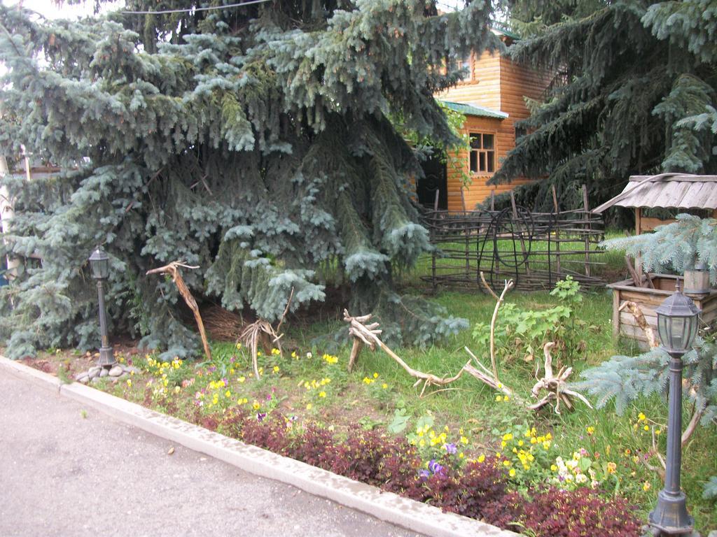 Enirest Hotell Karakol Eksteriør bilde